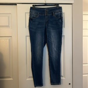 Suzanne  Betro straight skinny Jeans
